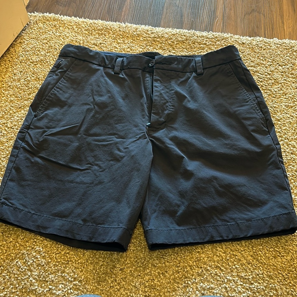 Men’s Vineyard Vines shorts